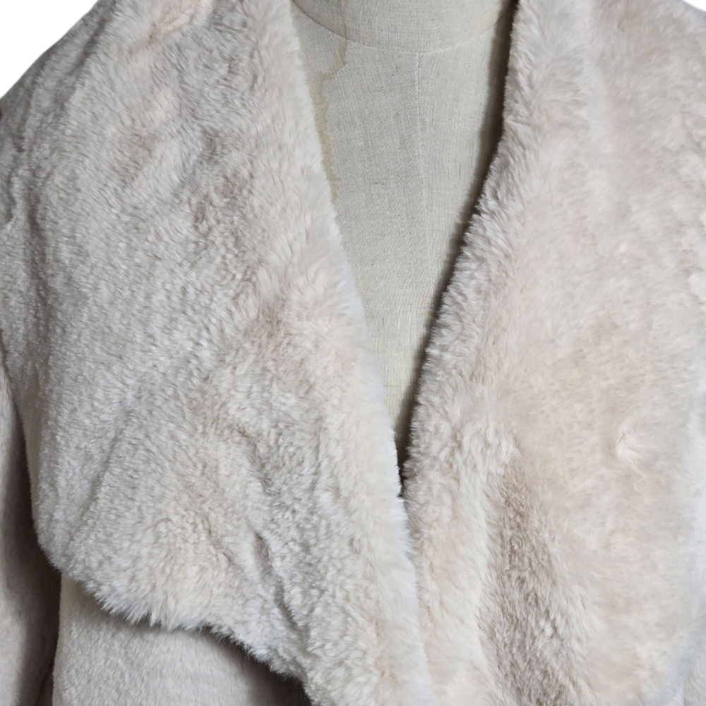 Ontwelfth Cream Faux Fur Women's Jacket - Picture 2 of 8